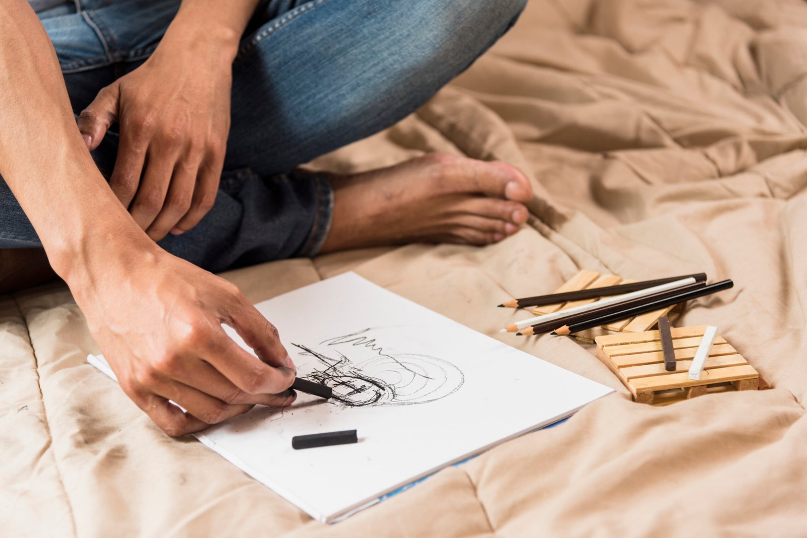 What Is a Hand Outline? The Complete Guide to Styles, Uses, and How to Draw One Perfectly